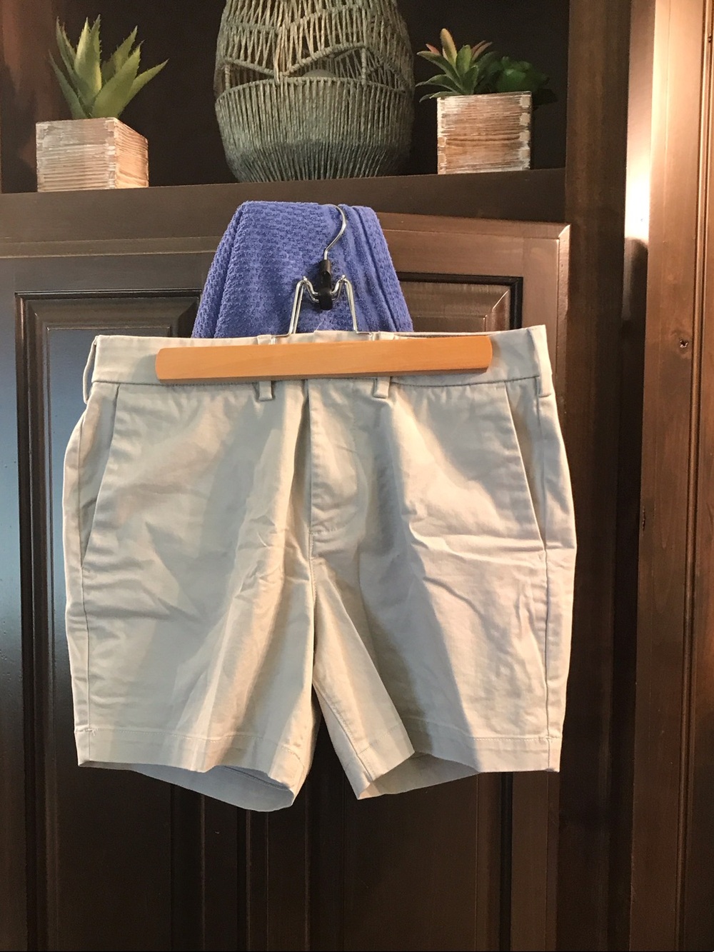 Express Men's Light Khaki Flat Front Shorts